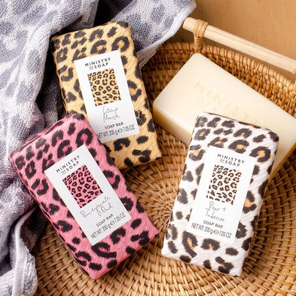 Săpun cu parfum de pară și tuberoasă, Ministry of Soap, design leopard alb-roz, 200g