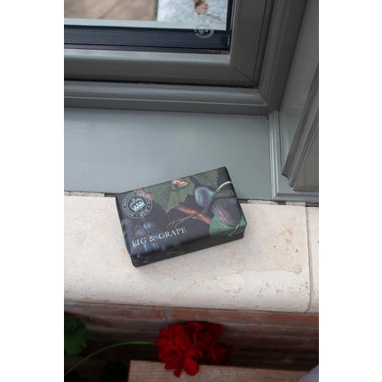 Săpun solid de corp The English Soap Company – Kew Fig & Grape, 240g