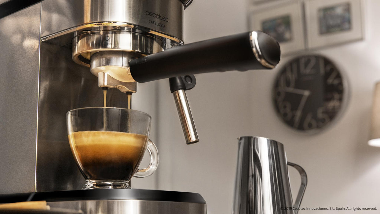 Espressor Cecotec Cafelizzia 790 Steel, 1350 W, 20 bari, rezervor 1,2 l, inox