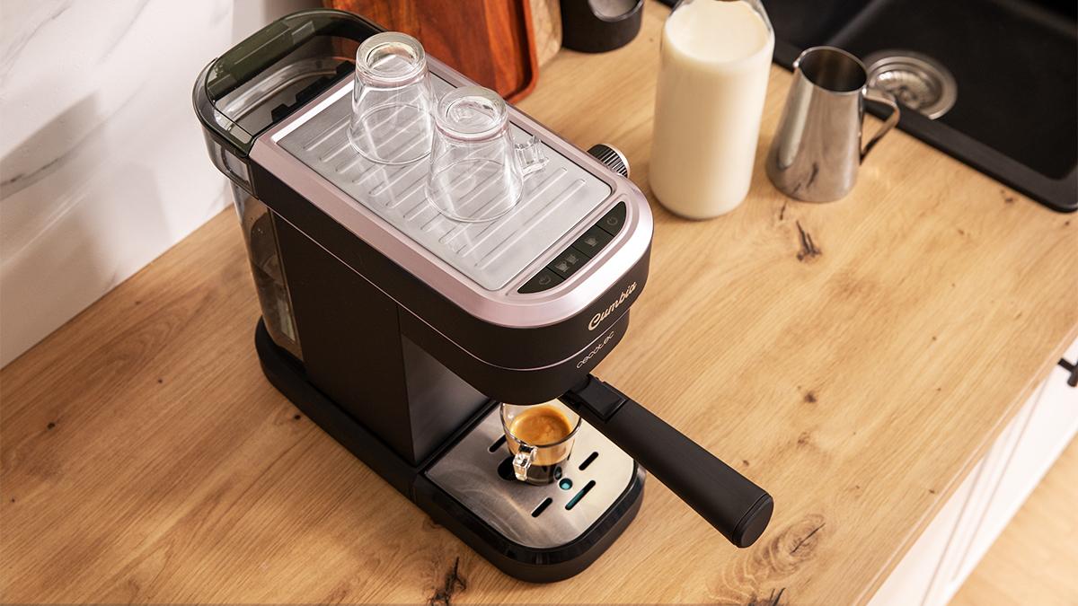 Espressor Cecotec Cafelizzia 890 Rose, 1350 W, 20 bar, rezervor 1,2 l, negru și roz