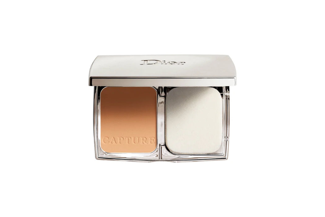 Fond de ten compact Christian Dior Capture Totale, de lungă durată, nuanța 20 Bej deschis, 11 g