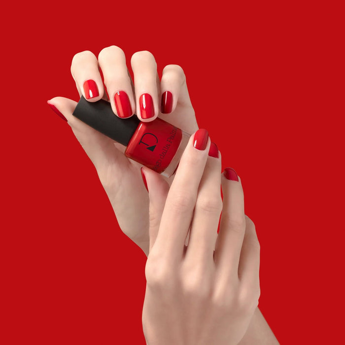 Lac de unghii Diego Dalla Palma Makeup Nails, fără toluen, acoperire completă, nuanța 224 Pasăre roșie, 14 ml