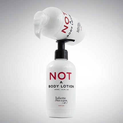 Loțiune pentru corp Juliette Has A Gun Not A Body Lotion, 250ml