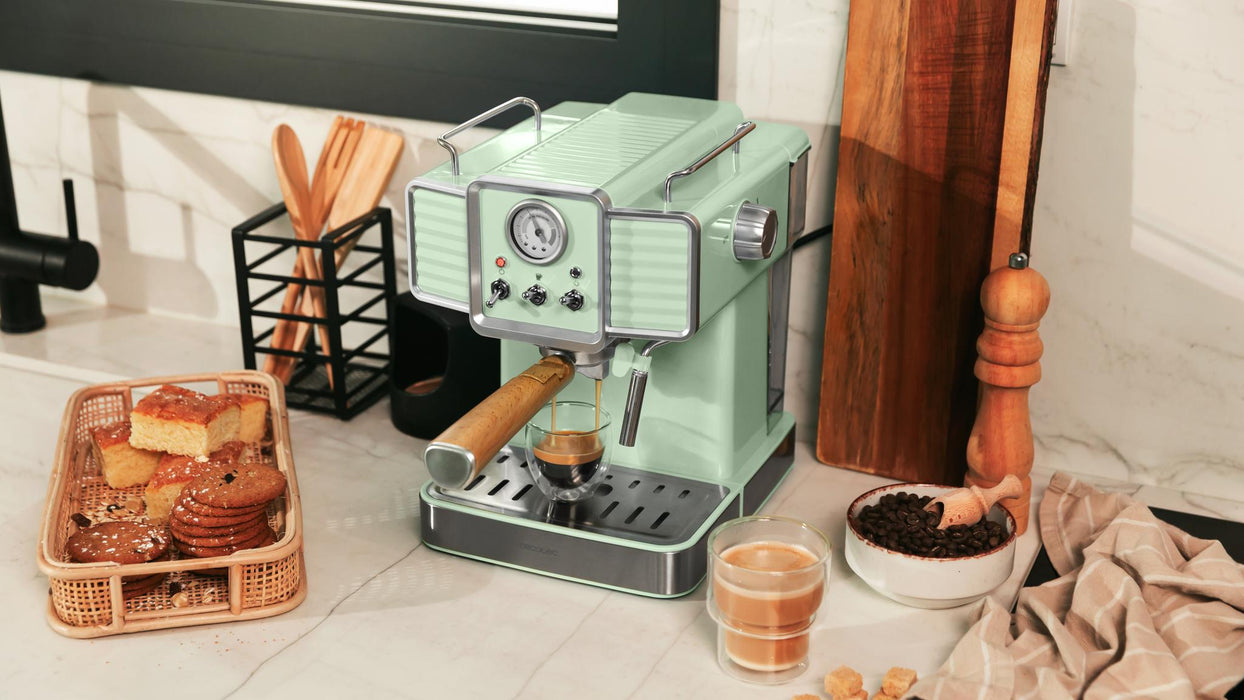 Espressor Cecotec Power Espresso 20 Tradizionale Light Green, 1350 W, 20 bari, rezervor 1,5 l, verde