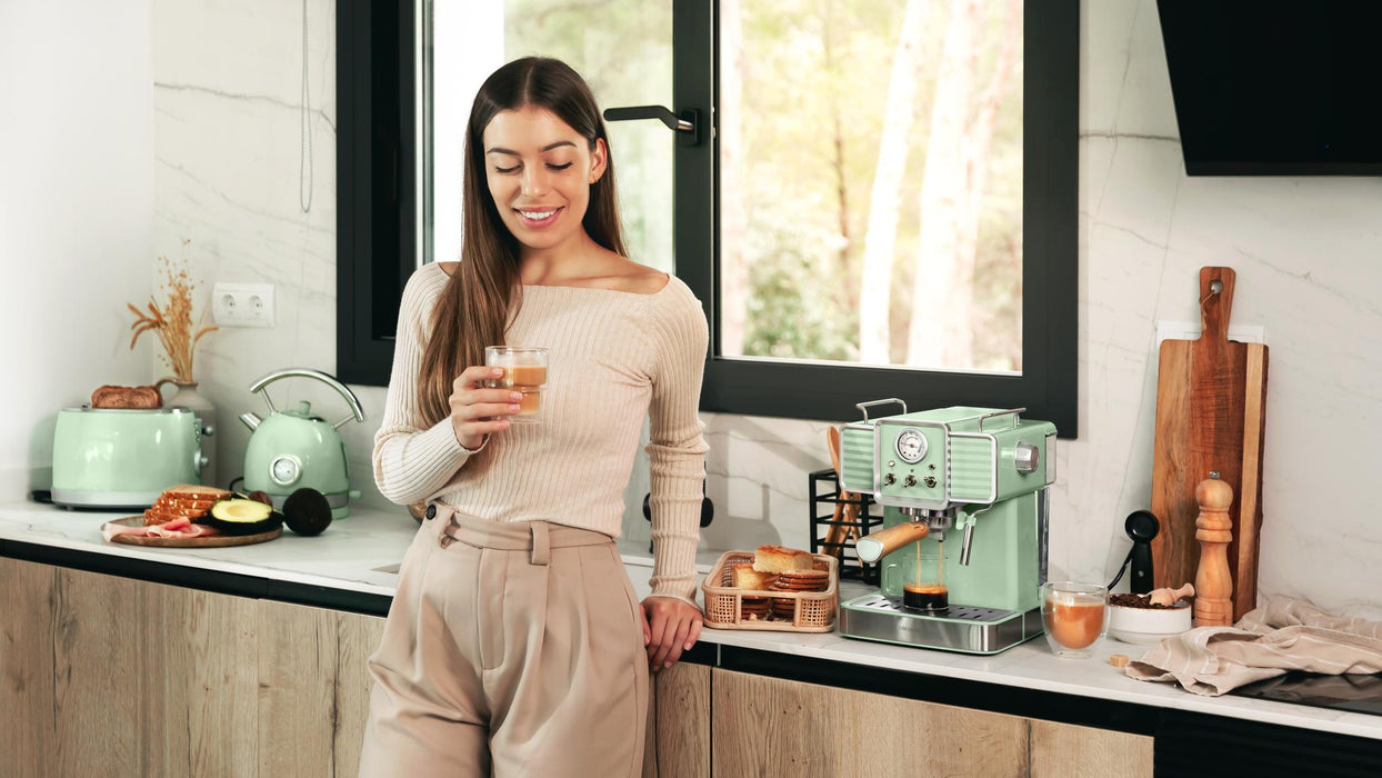 Espressor Cecotec Power Espresso 20 Tradizionale Light Green, 1350 W, 20 bari, rezervor 1,5 l, verde