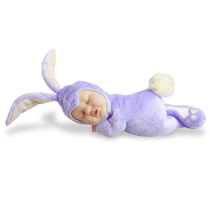 Păpușă Anne Geddes Baby Bunny, 23 cm, mov, 18+ luni