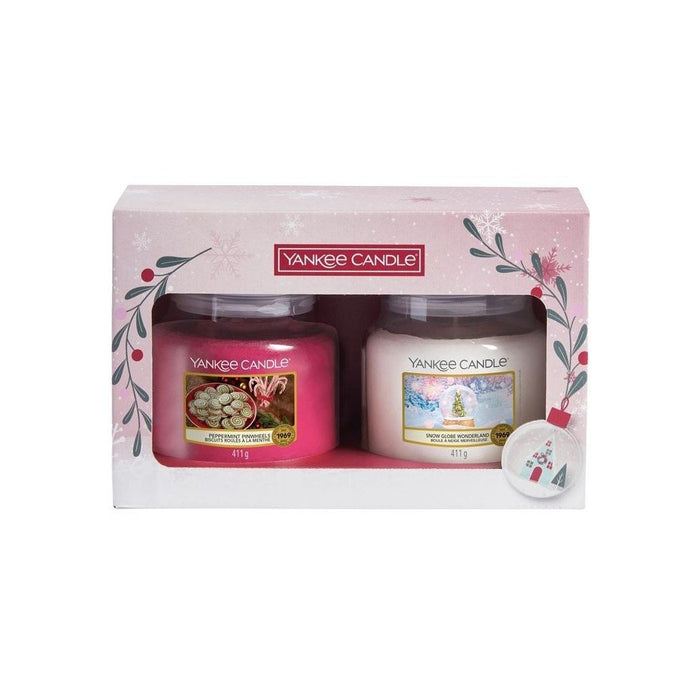 Set de lumânări parfumate Yankee Candle Snow Globe Wonderland + Peppermint Pinwheels, 2 x 411 g