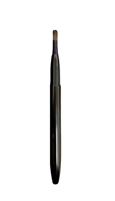Pensulă pentru buze Shiseido The Makeup, portabilă și retractabilă