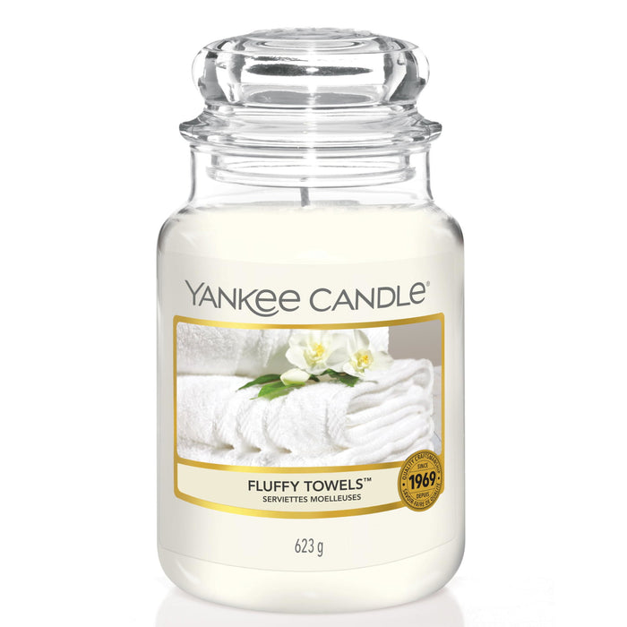 Lumânare parfumată Yankee Candle Fluffy Towels, 623 g